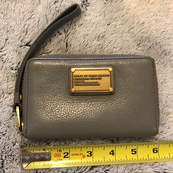 Marc by Marc Jacobs Grey Leather Wristlet - Picture 8 of 8